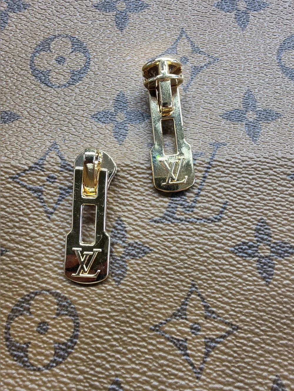 Louis Viutton Gold Zipper Pulls X2